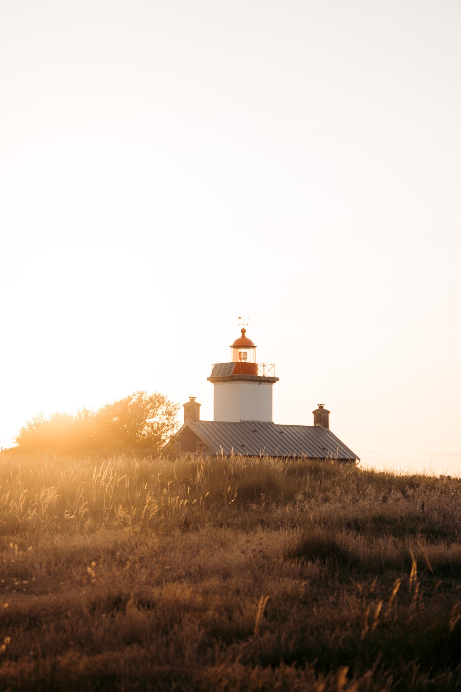 Phare de la pointe d'Agon au coucher de soleil dans le département de la Manche en Normandie - Cotentin.
