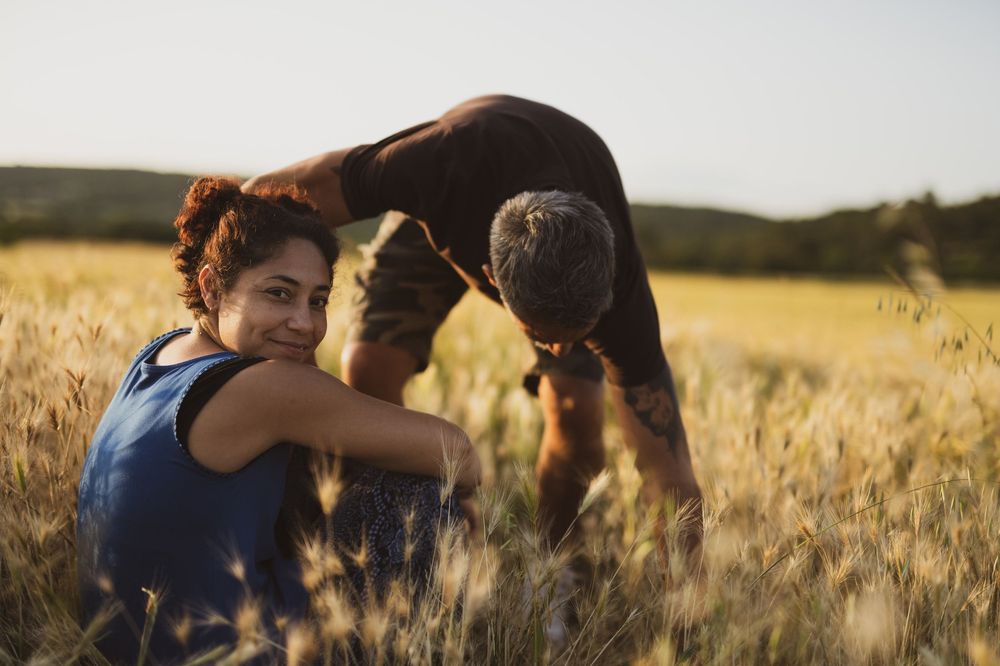 Photo de couple en couleur émotion dans le Gard, entre Uzès et Alès