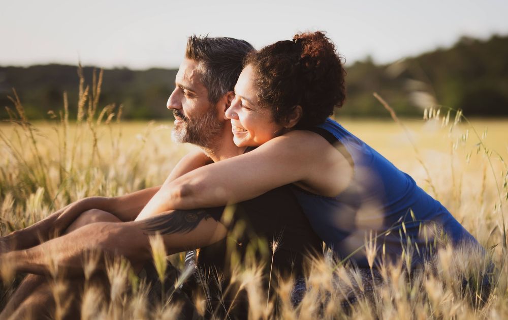 Photo de couple en couleur émotion dans le Gard, entre Uzès et Alès