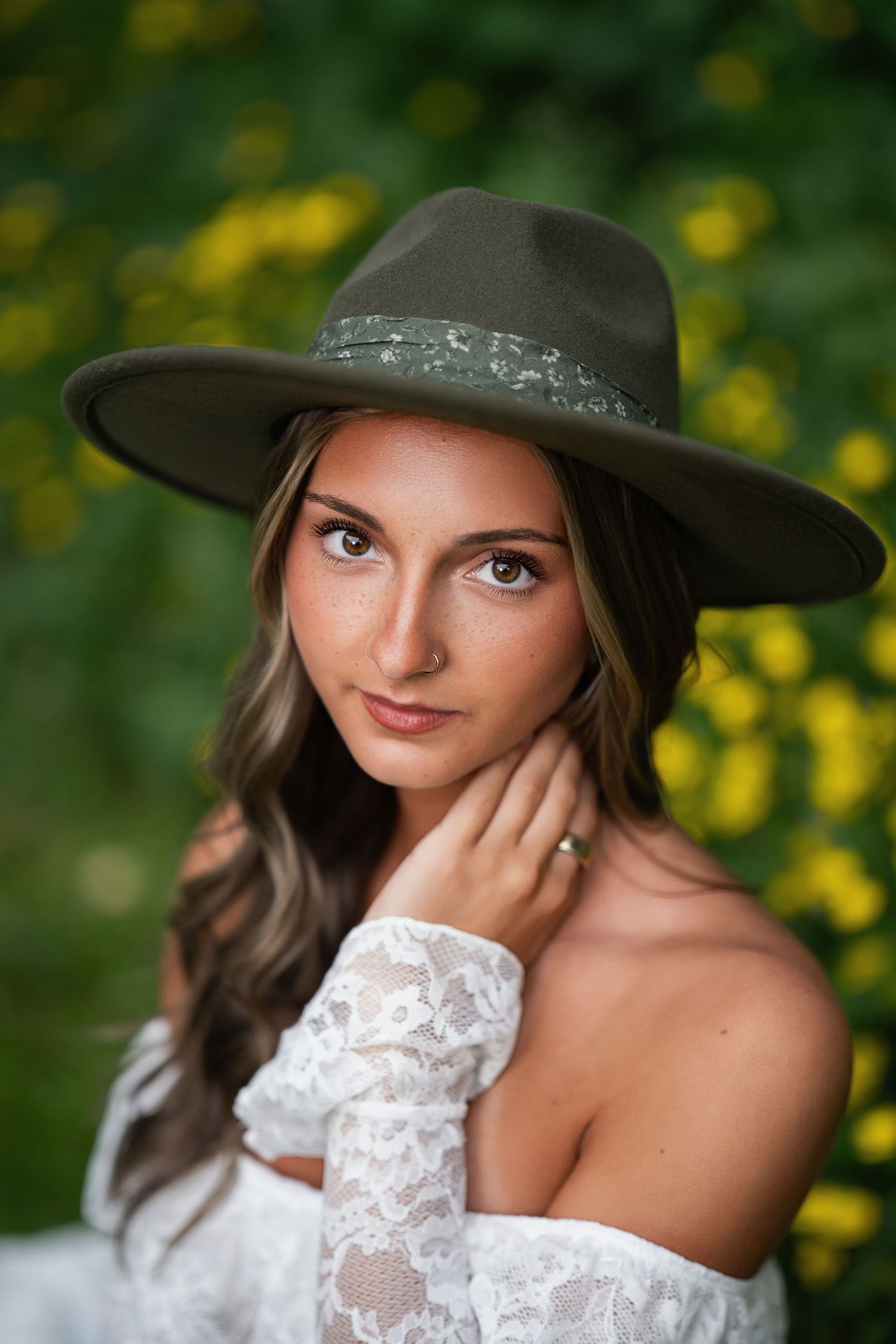 Close up Orlando senior portrait at f/1.4, olive wide brim hat and white lace top, Westcott FJ250 and Joel Grimes beauty dish