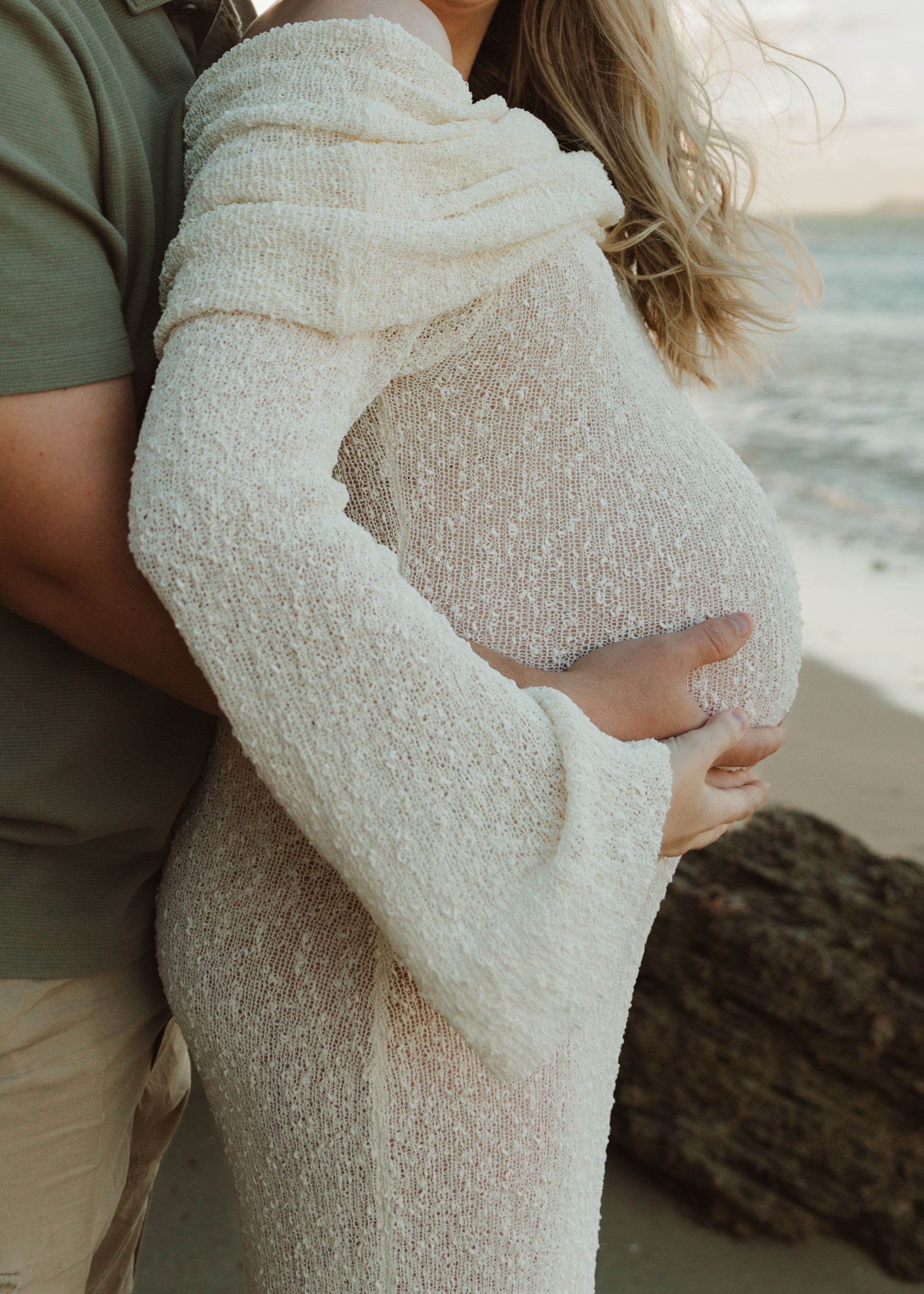Maternity beach session, couple, motherhood photographer, rockingham maternity photographer, Perth maternity photographer, Rockingham beach