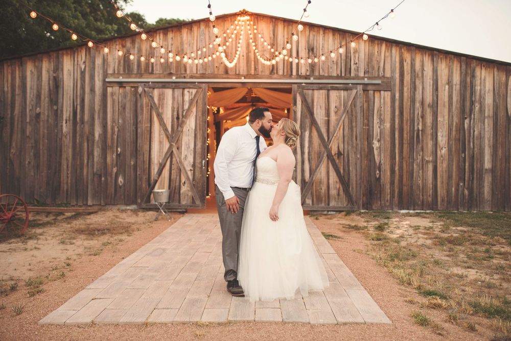 Affordable Wedding Photographer in East Texas Cedar Creek Lake Area Engagement Portrait Maternity Traci Lynn Photography studio elopement