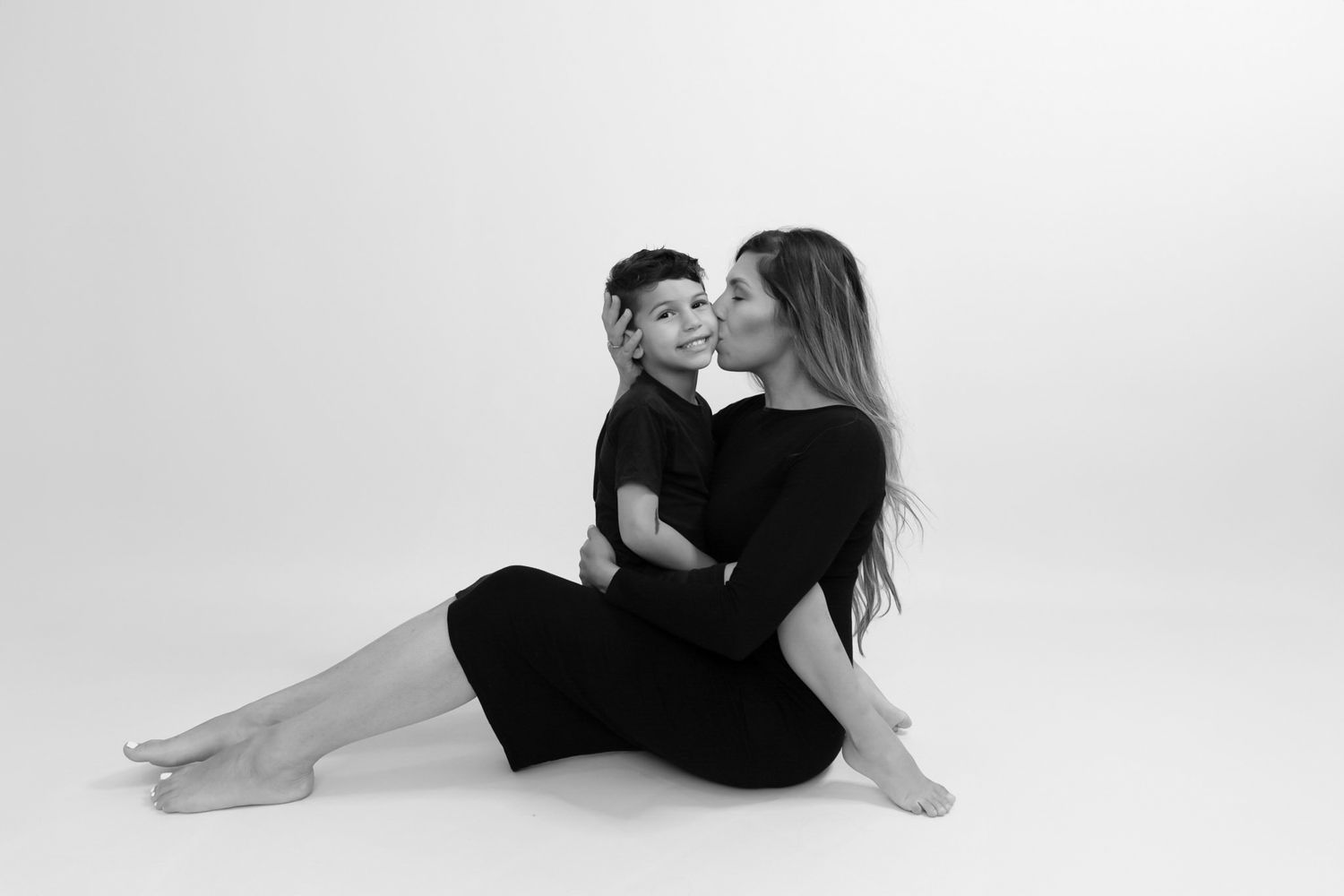 Photographe studio famille à Nice, photo artistique parent et enfant