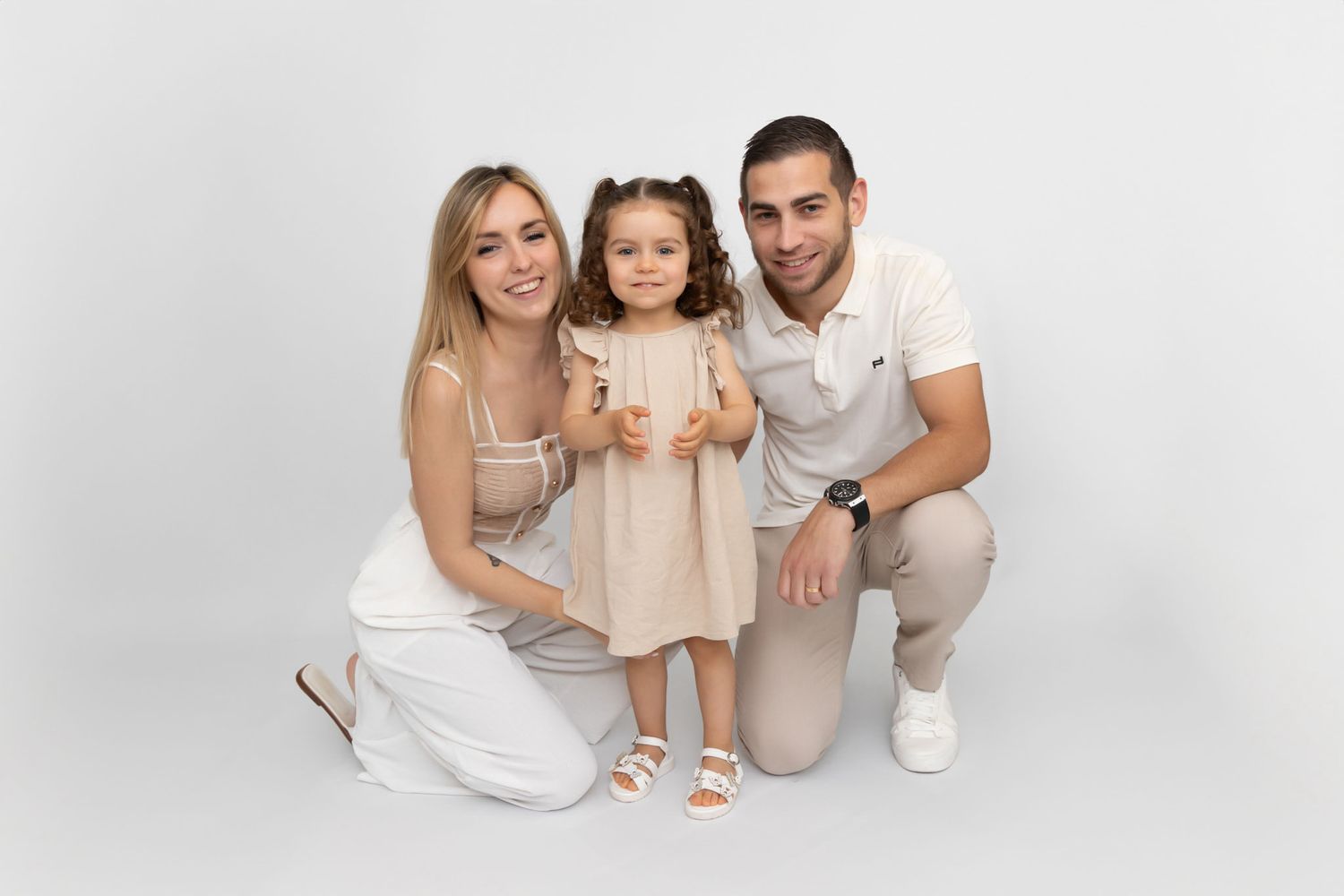 Photo de famille réalisée en studio dans les Alpes-Maritimes