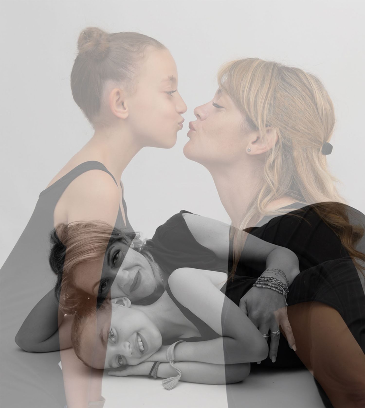 Séance photo famille noir et blanc à Nice, portrait mère et enfant en studio