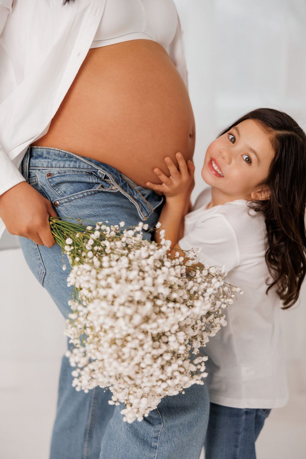 Luxury maternity photography in Chicago & suburbs featuring timeless studio and lifestyle portraits of expecting mothers.
