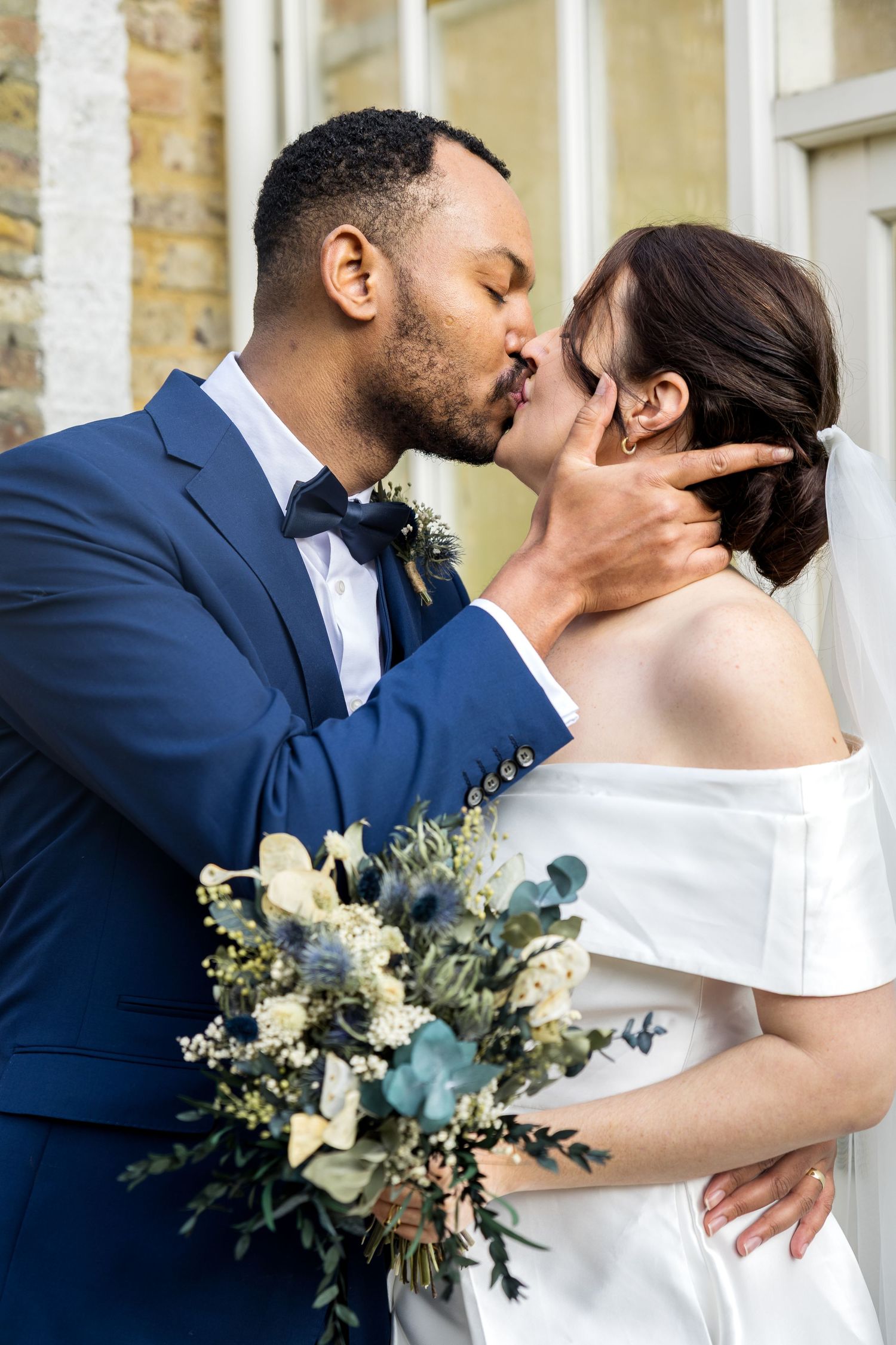 relaxed wedding portraits hornchurch