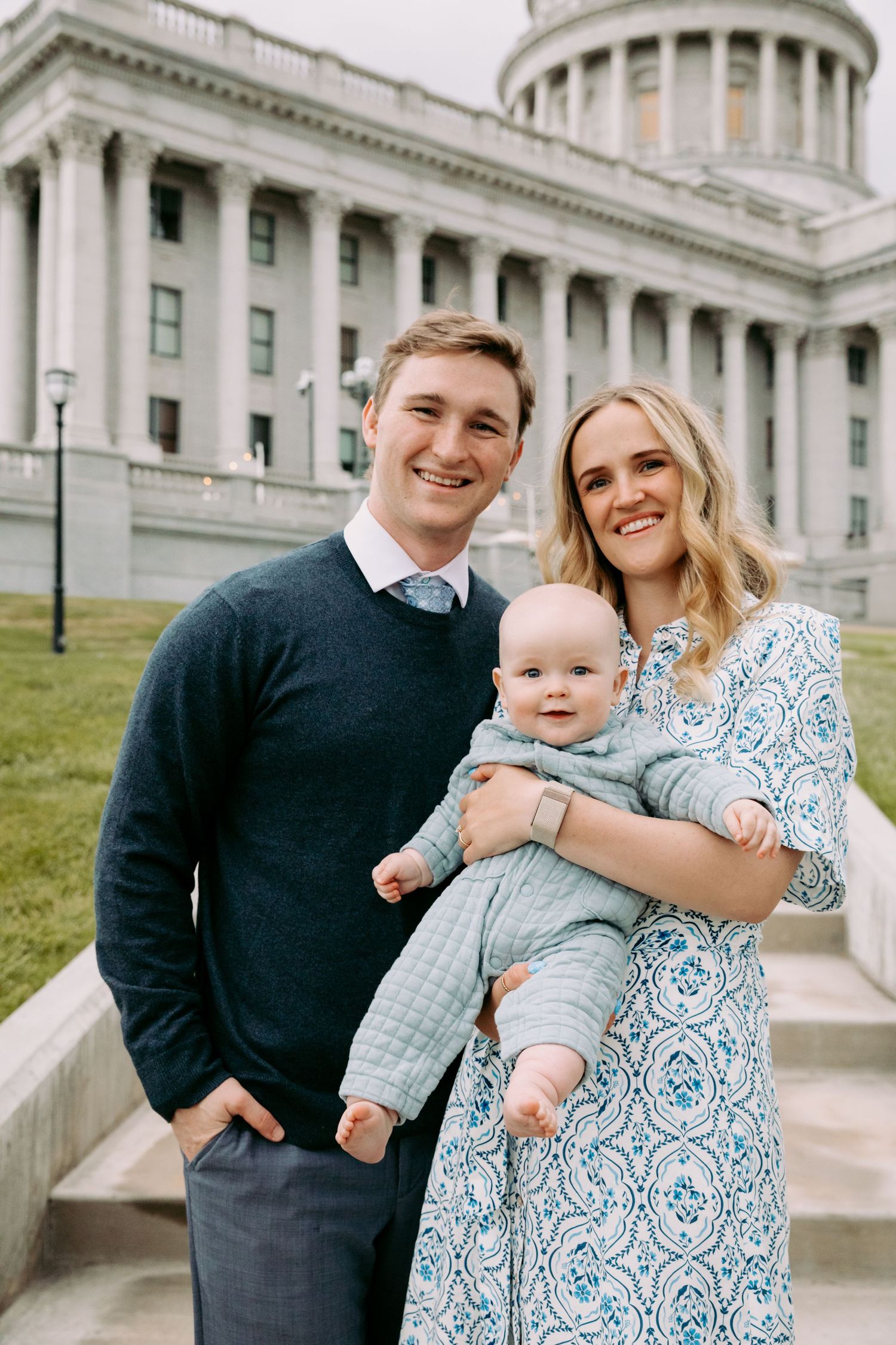 Family photo session at the Utah State Capitol Building.