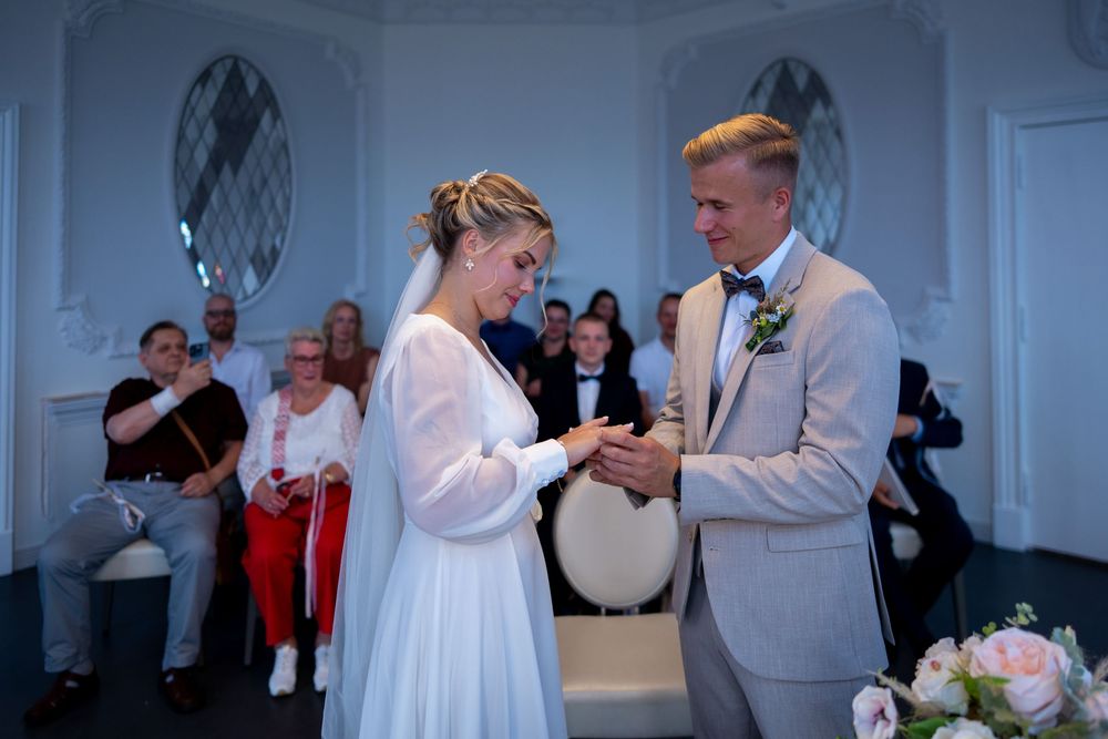 Hochzeit im Standesamt Köpenick – festgehalten in zeitloser Eleganz
