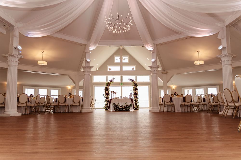 Indoor reception with columns at Kurtz’s Beach in Anne Arundel County