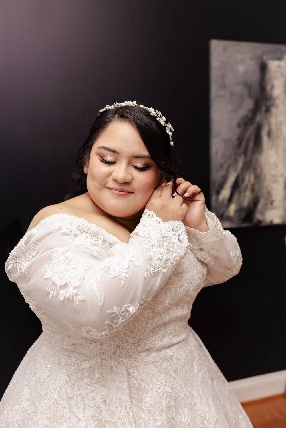 bride getting ready in Kurtz’s Beach in Anne Arundel County