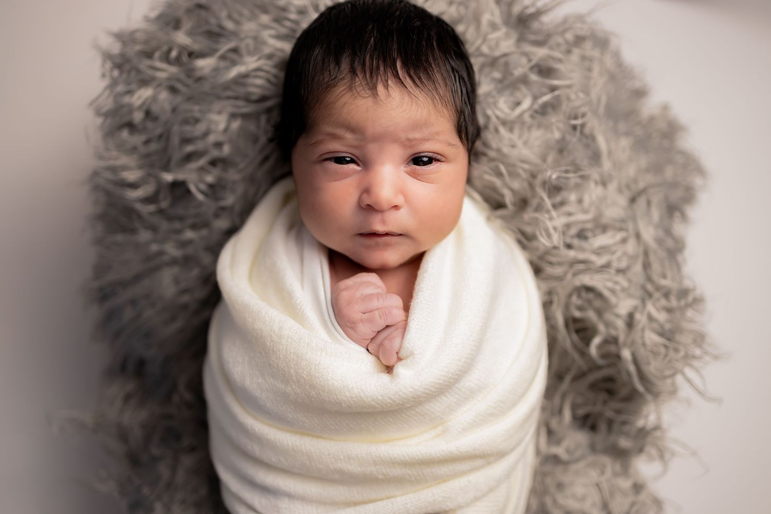 Maternity and newborn photographer in Richmond Virginia offering affordable sessions in studio, outdoors, and in your home.