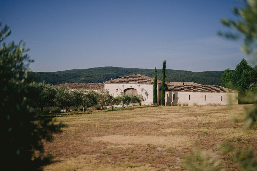 Love under the sun at Domaine de Brés: perfect photos by a talented photographer.