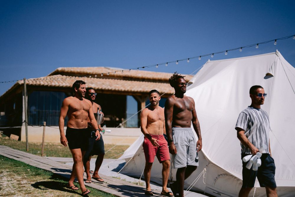 Love under the sun at Domaine de Brés: perfect photos by a talented photographer.