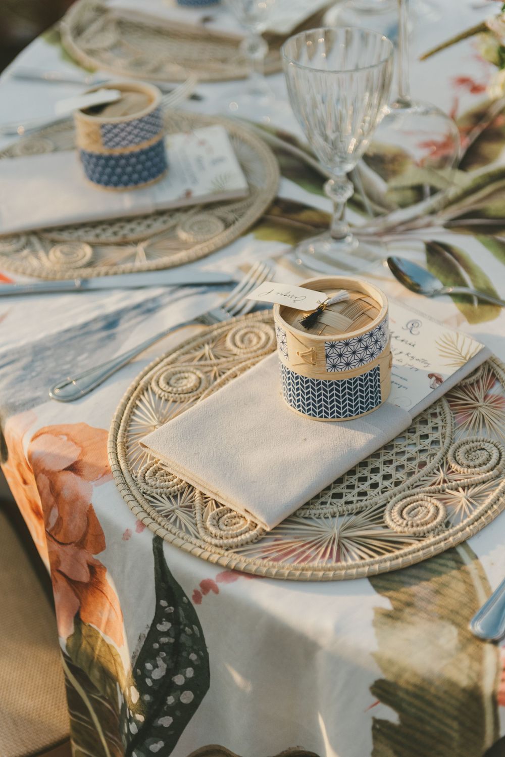 Table decoration of a wedding dinner in Colombia.