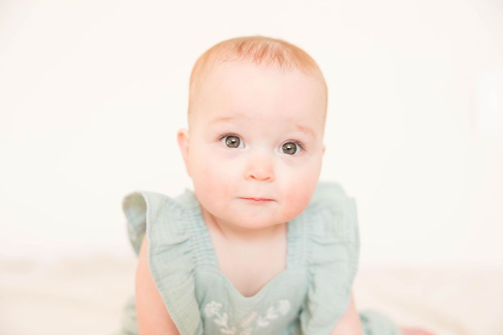 Baby girl celebrates her first birthday with a smash cake photoshoot in Arvada, Colorado.