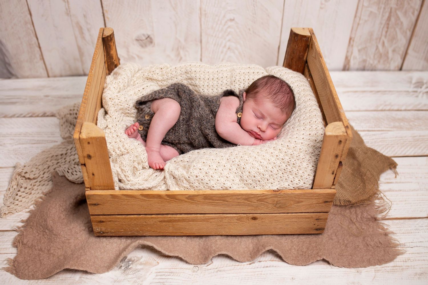 newborn baby photoshoot by little wonderland photography widnes cheshire runcorn frodsham warrington st helens liverpool
