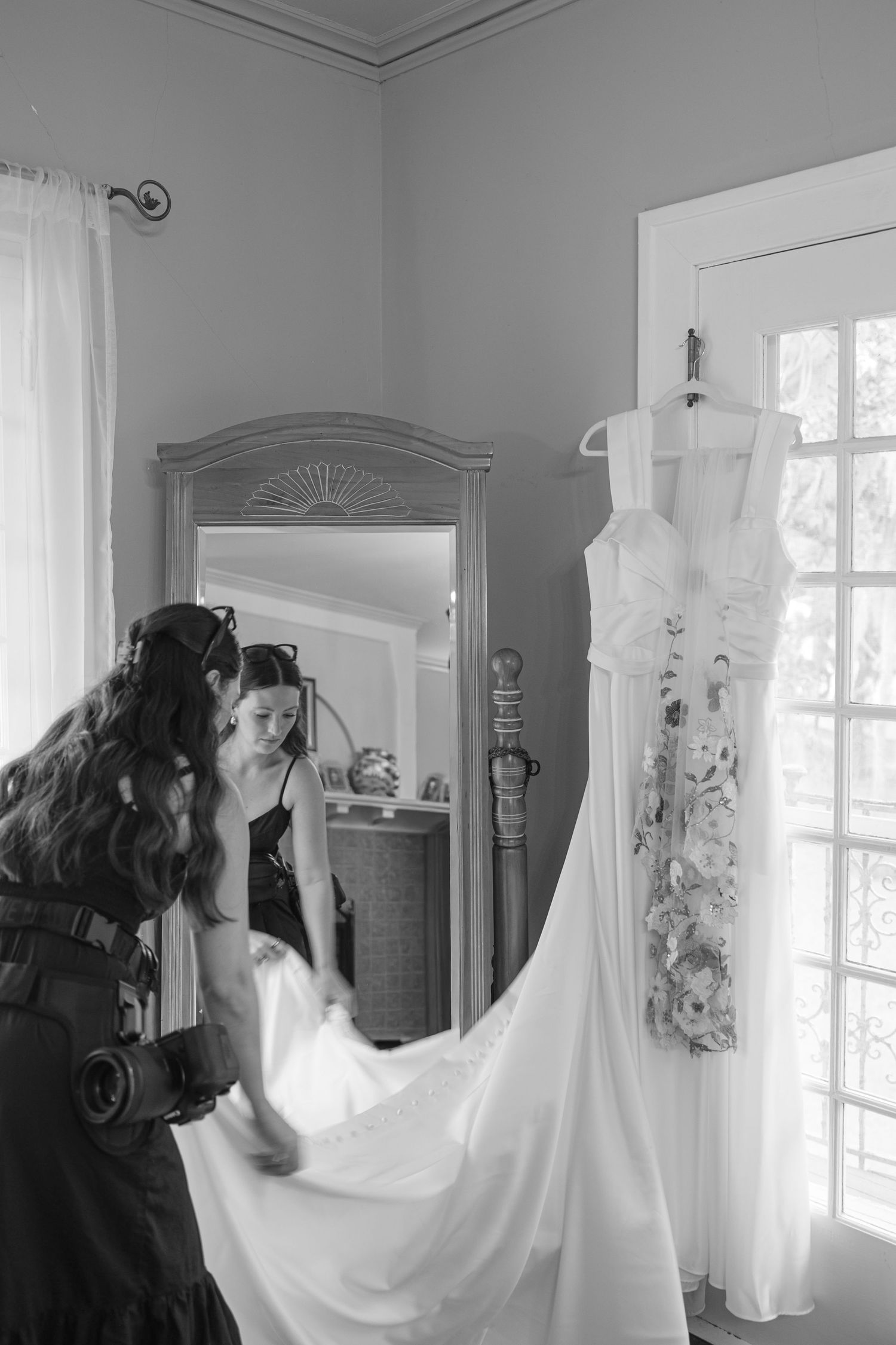 Wedding photographer based out of Youngstown, OH who also travels for destination weddings.