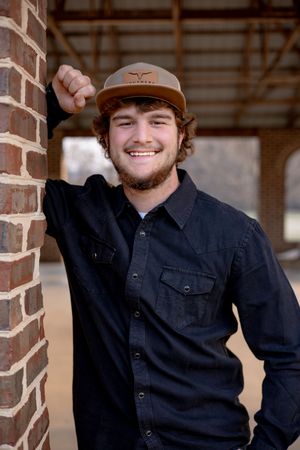 High school senior portraits in Waynesboro, Virginia. Capture your personality and milestone moments with natural, timeless photography.