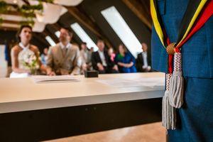 Huwelijksfotograaf Bart Boodts legt burgerlijk huwelijk in Hemiksem vast met oog voor detail en stijl.