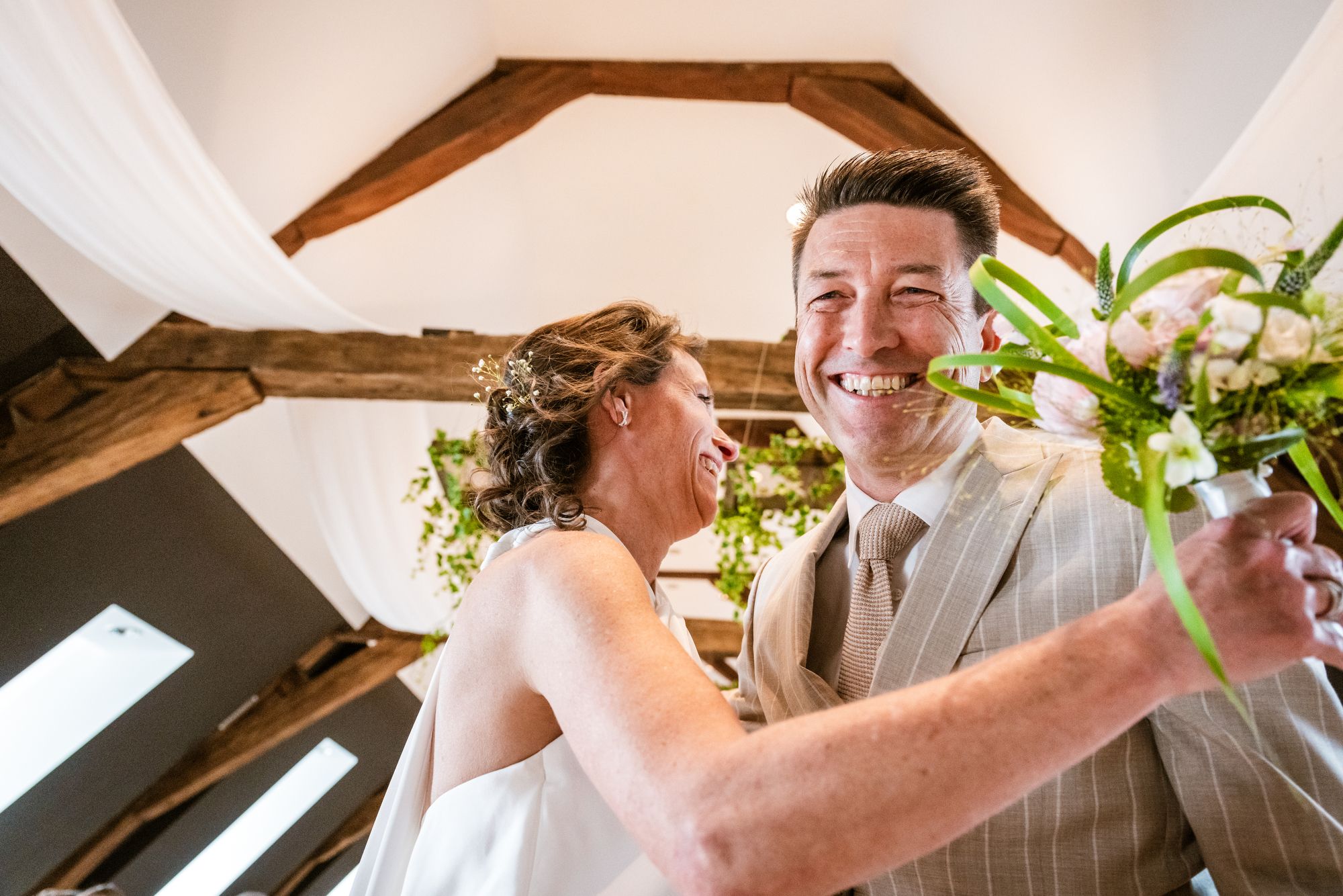 Huwelijksfotograaf Bart Boodts legt stralend bruidspaar vast tijdens hun huwelijk in Hemiksem.
