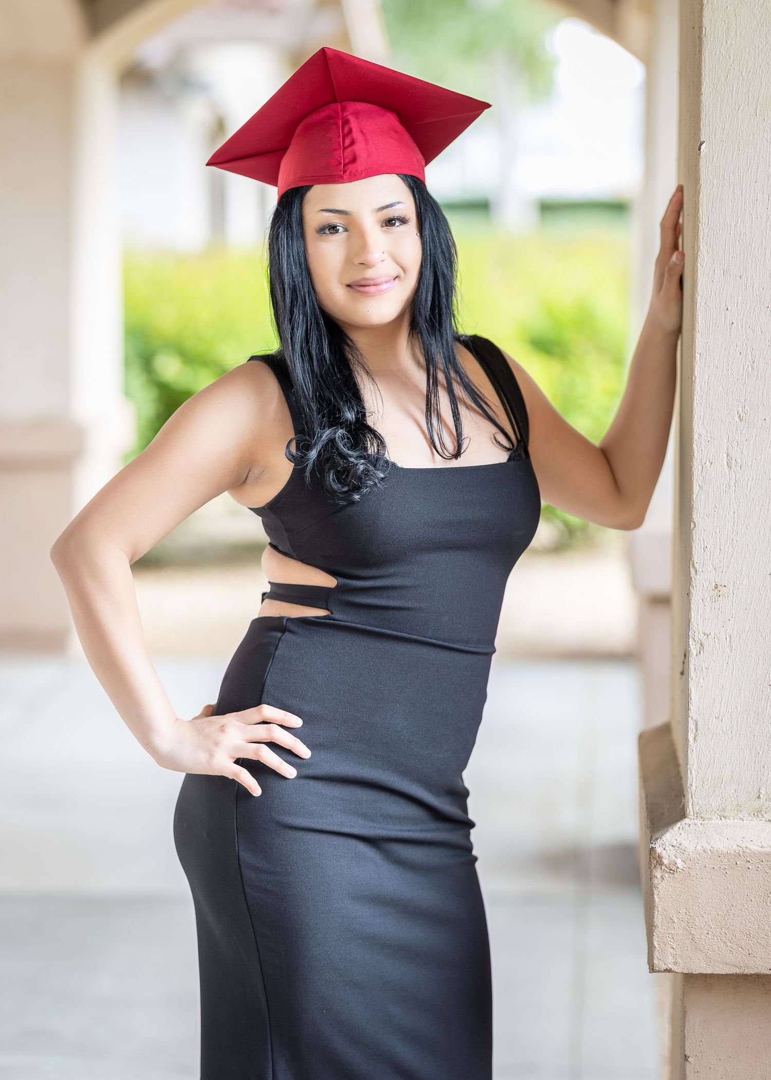 High School Senior portraits. A professional photographer is able to take Senior Photos using natural lgiht. Senior poses for photo.