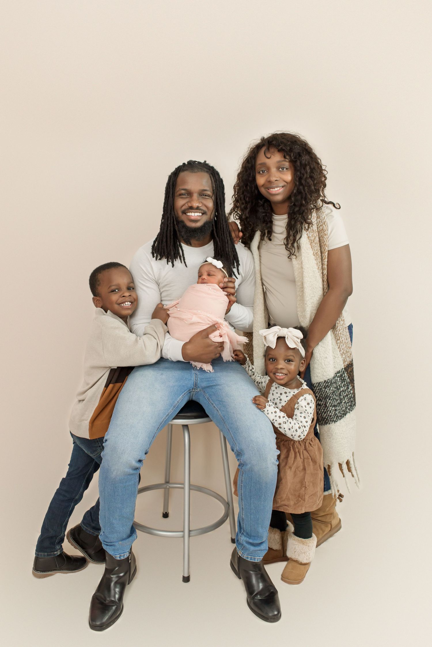 Family Portraits in Durham, NC with Tangmo Choi Photography. Raleigh Durham Photographer. Studio photographer in Durham, NC