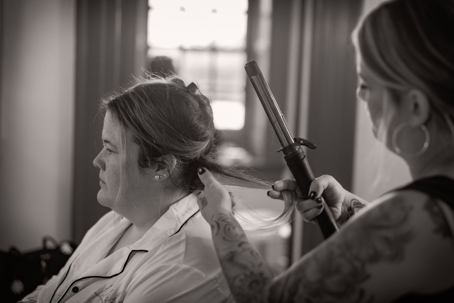 frederick maryland wedding photographer Black and white photo of wedding day hair styling preparation.