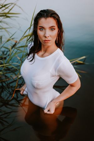 Boudoir fotografie met haar en make-up styling in Terneuzen, Zeeland, oost-Vlaanderen. Zelfverzekerde vrouw