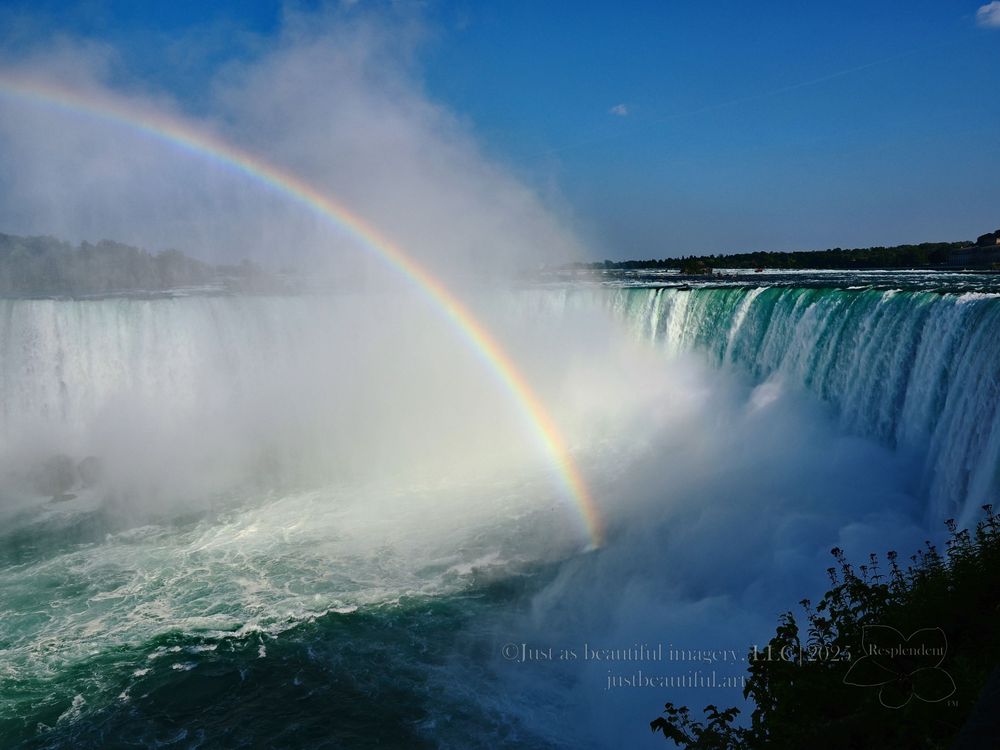 Resplendent photo of Niagara Falls.