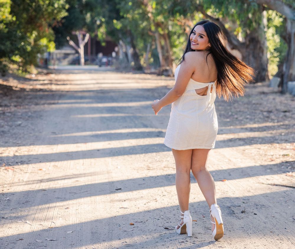 Outdoor senior photos of Royal High School 2024 graduate Ashlyn at Corriganville Park’s scenic trails and rustic scenery.
