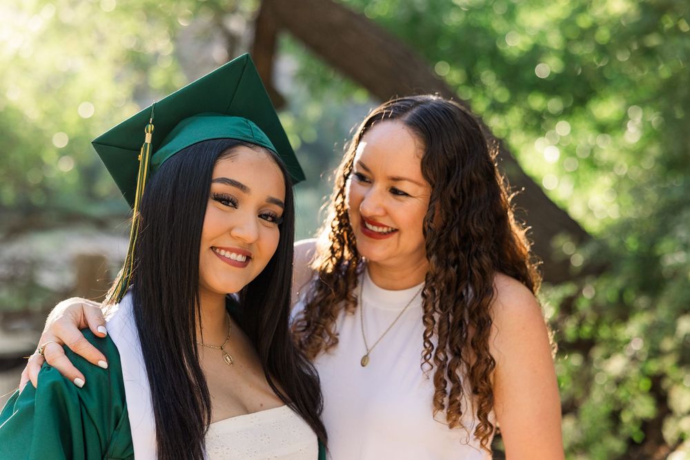 Outdoor senior photos of Royal High School 2024 graduate Ashlyn at Corriganville Park’s scenic trails and rustic scenery.