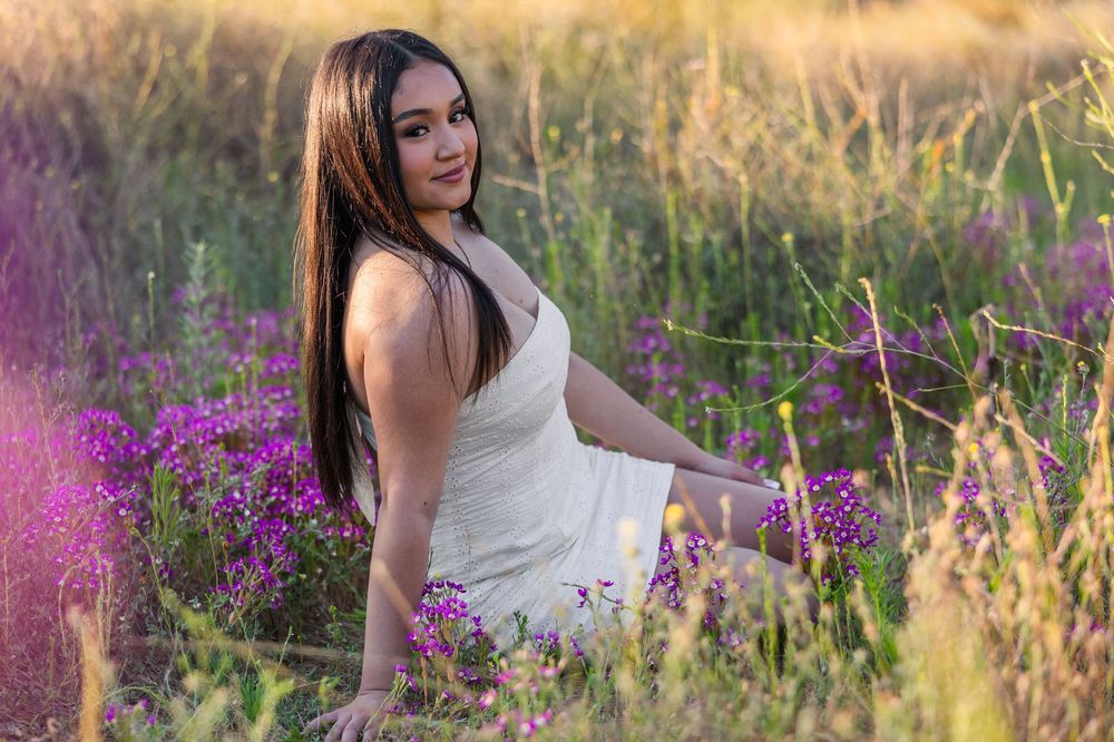 Outdoor senior photos of Royal High School 2024 graduate Ashlyn at Corriganville Park’s scenic trails and rustic scenery.