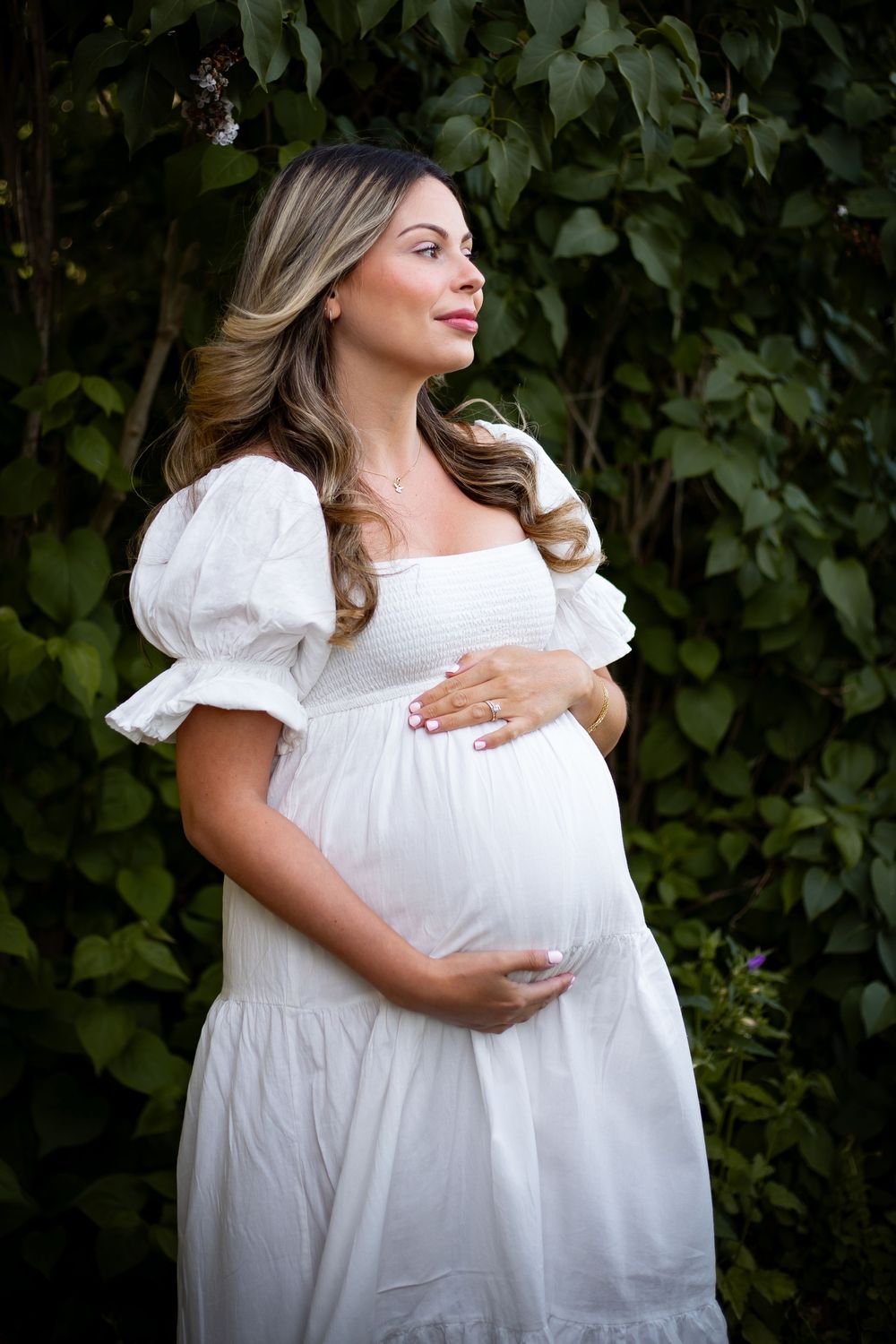 Fotografi av gravid kvinna.. Gravidfotografering. Gravidfoto. Gravidbild. Gravidfotograf. Maternity photoshoot.