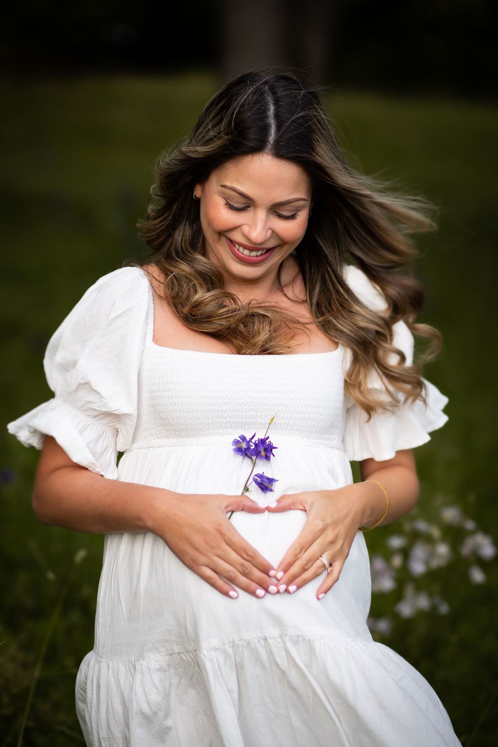 Fotografi av gravid kvinna.. Gravidfotografering. Gravidfoto. Gravidbild. Gravidfotograf. Maternity photoshoot.