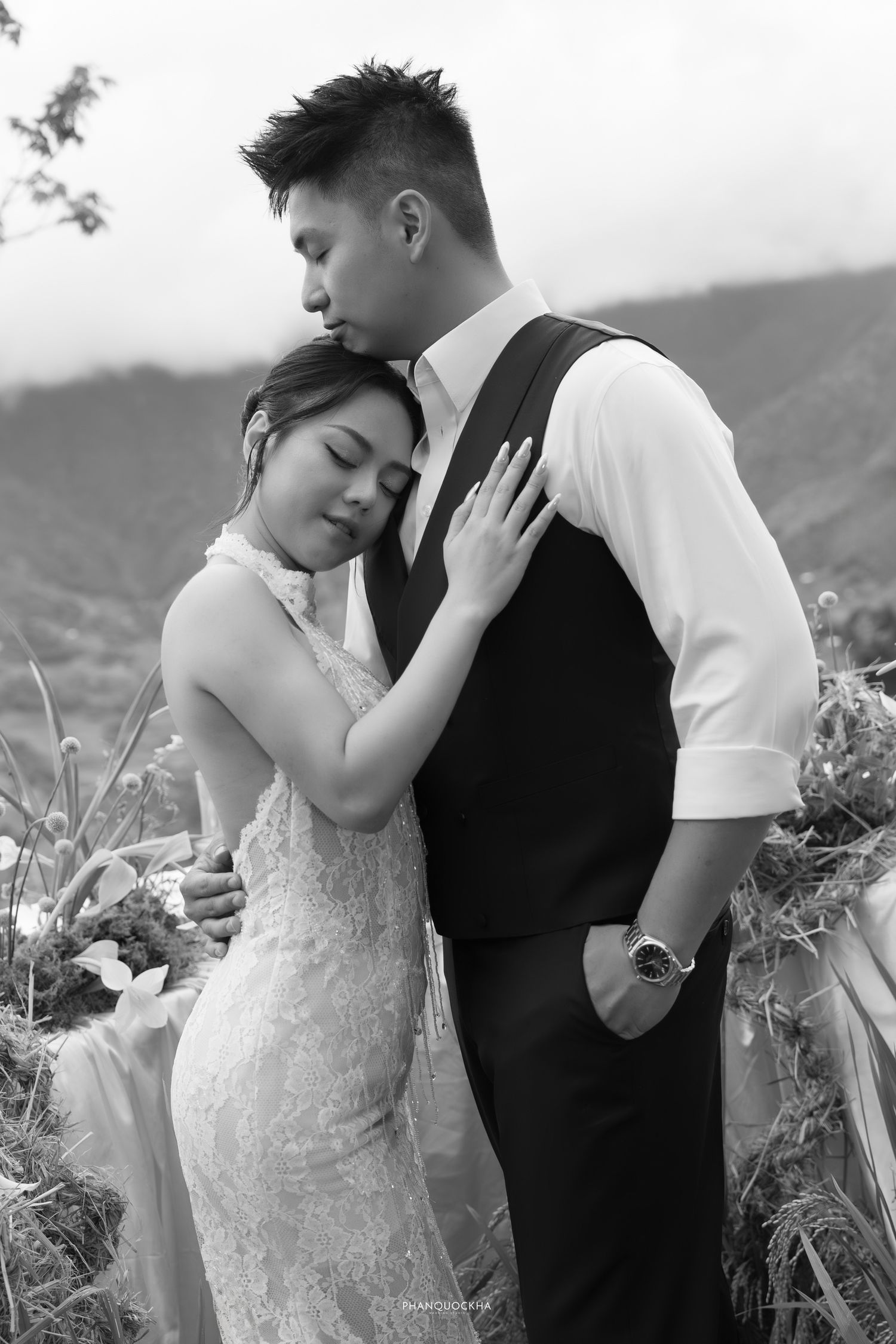 Sapa destination wedding photography featured on Travellive – intimate elopement captured by Kha Team