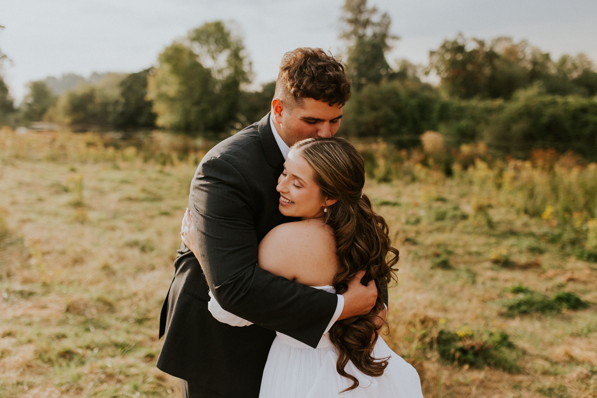 Romantic outdoor portrait session in golden light showing affectionate embrace in natural setting. Oregon wedding photographer. Oregon elope