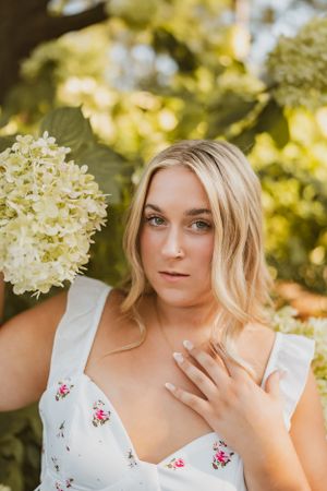 Senior photo session with flowers