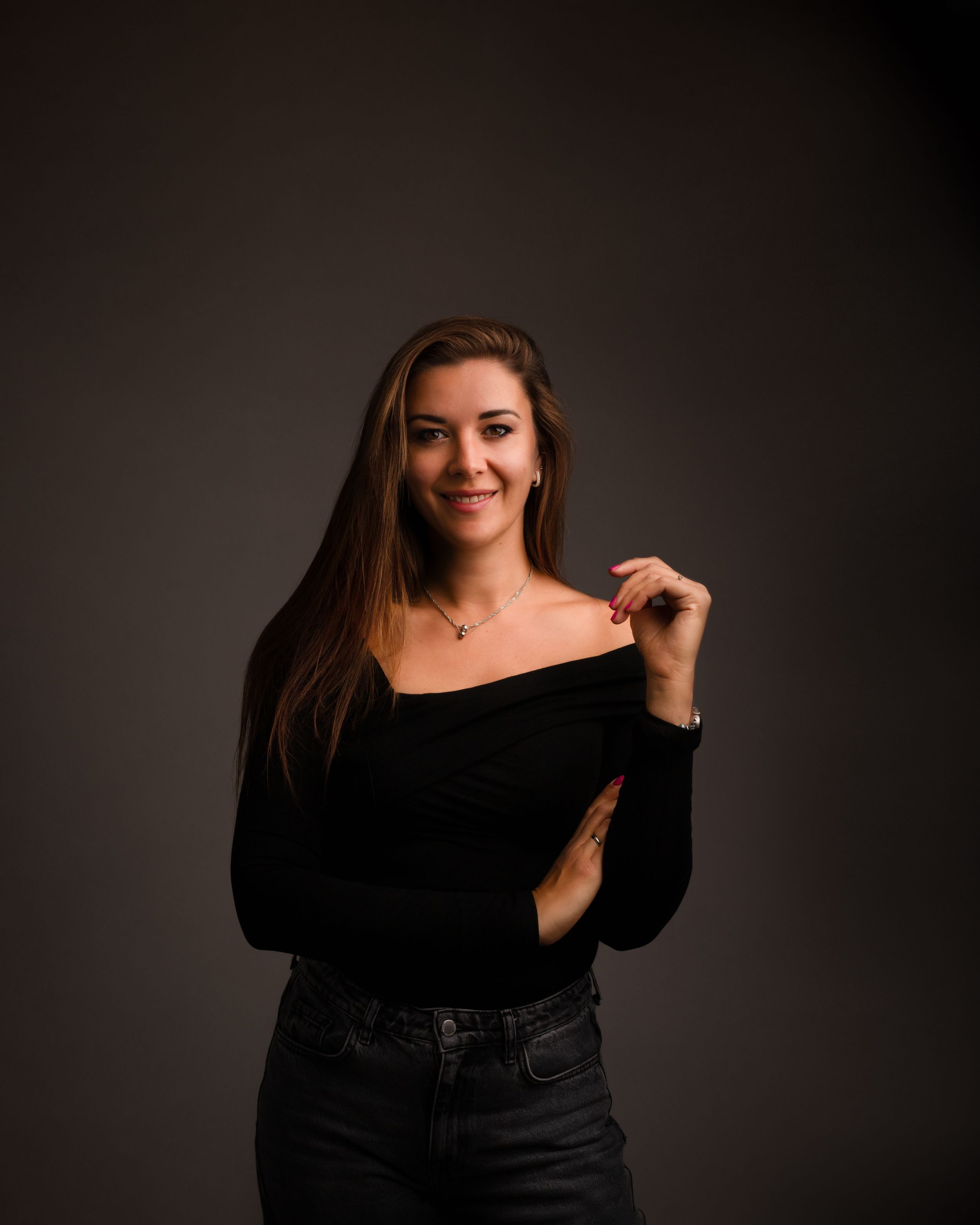 Zelfportret van Mitzi Clarijs in studio