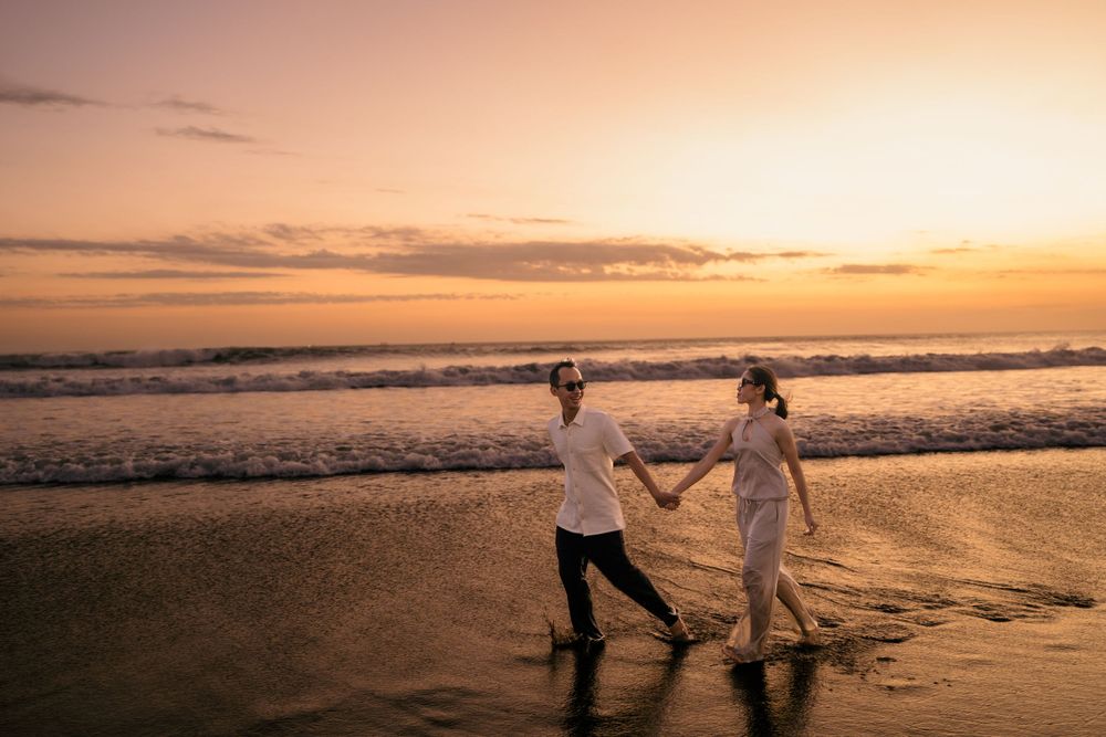 Professional proposal photographer at Petitenget Beach.