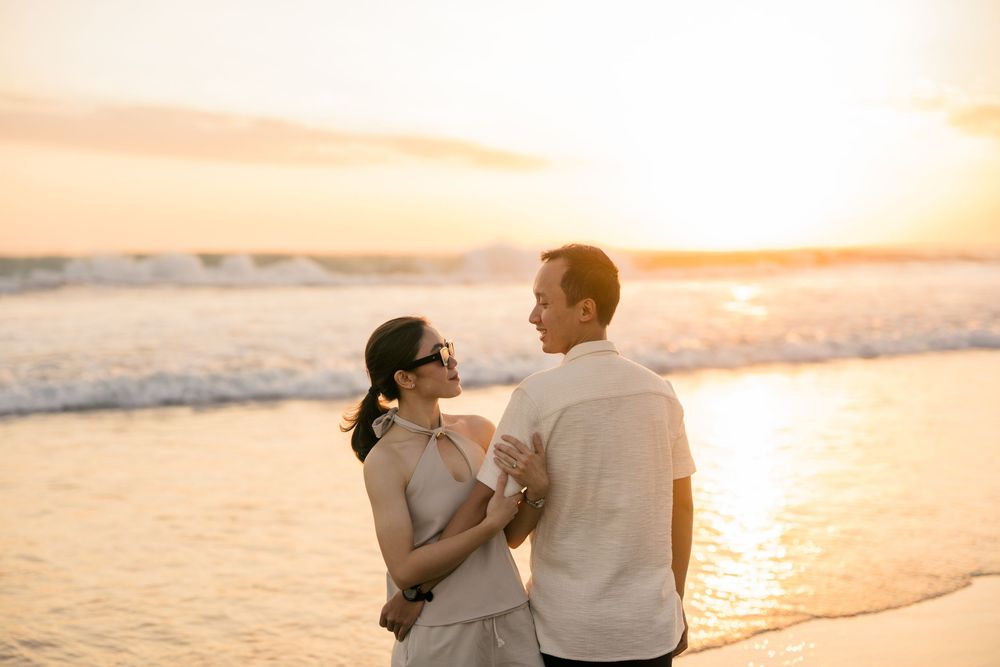 Sunset engagement photography at Petitenget Beach.