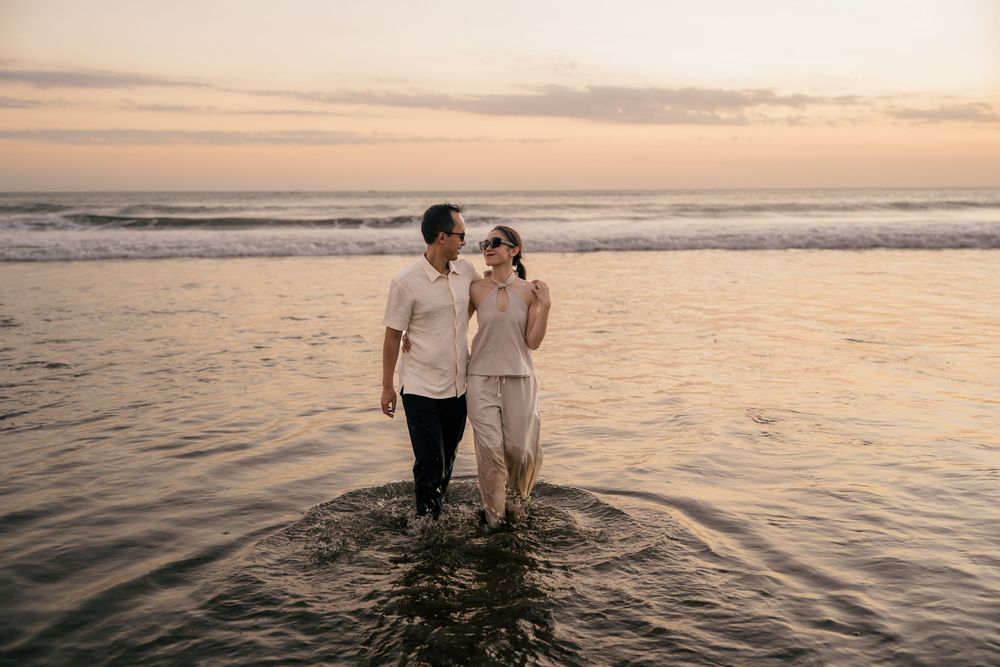 Sunset engagement photography at Petitenget Beach.