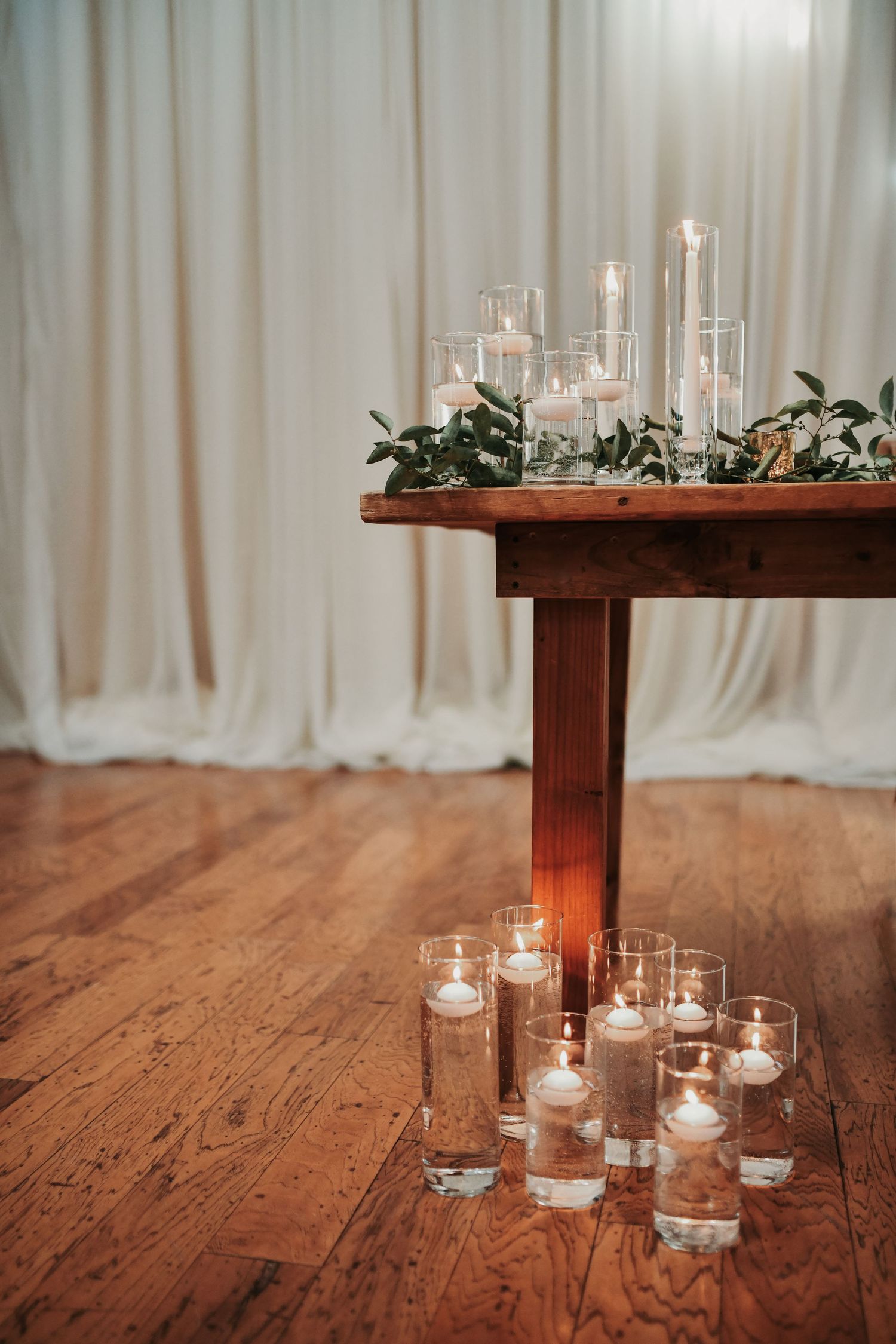 Elegant rustic wedding tables decorated for a fall celebration at Lucky Spur Ranch