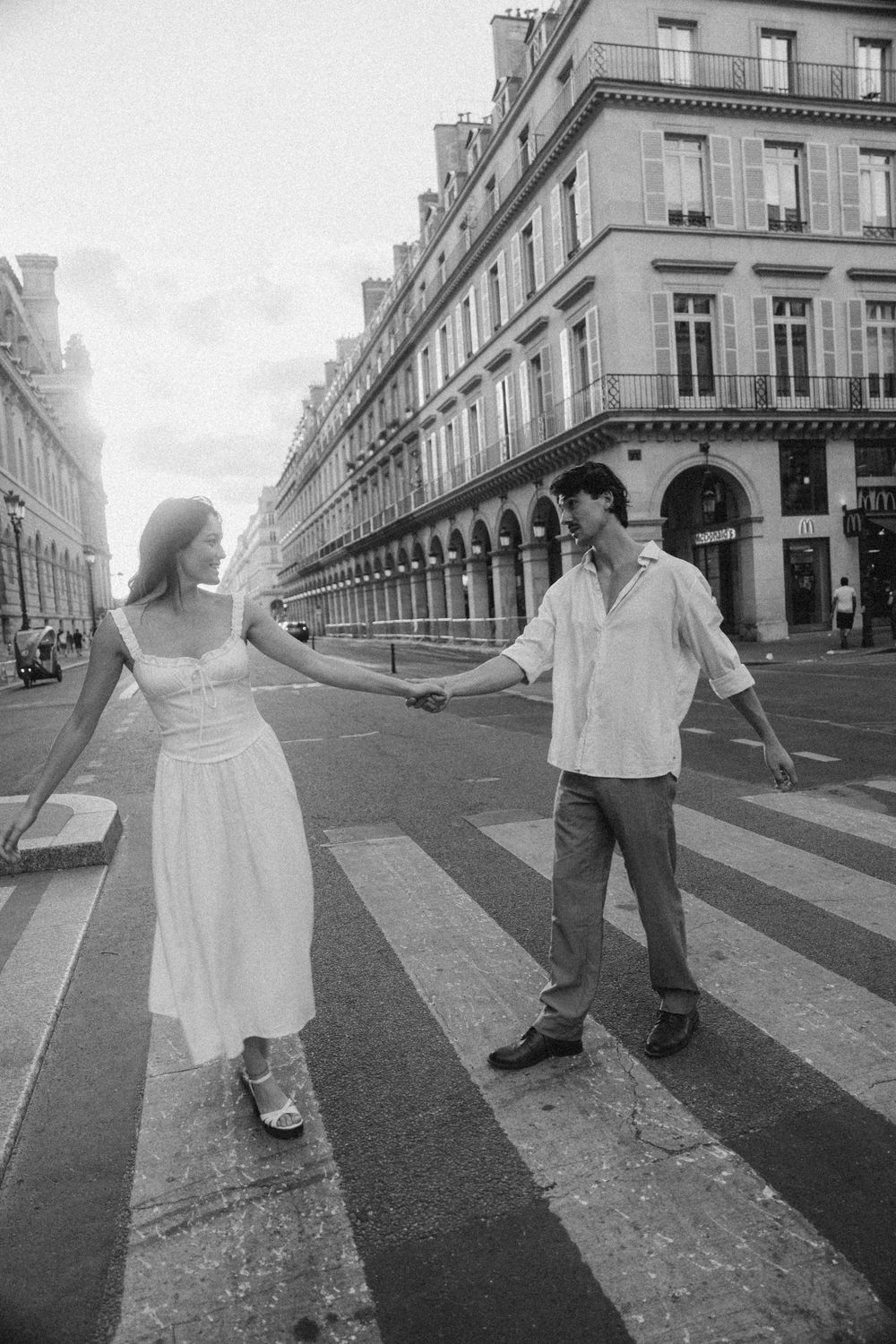 Photographe couple Paris style cinématique