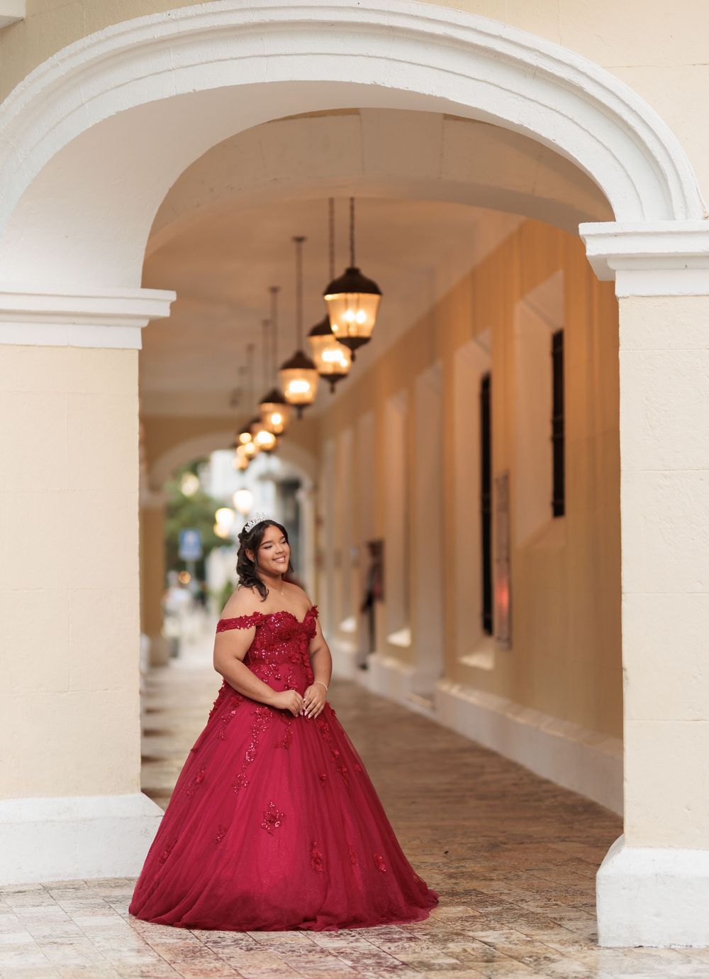 Fotos para quinceaños en la zona colonial de santo domingo, sesion de fotos ideas con vestido rojo para quinceañeras,sesión profesional.