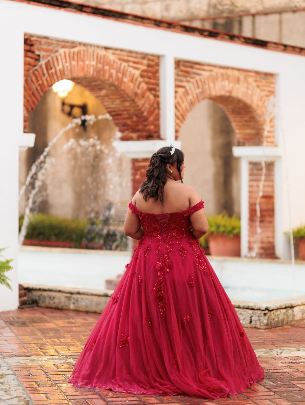 Fotos para quinceaños en la zona colonial de santo domingo, sesion de fotos ideas con vestido rojo para quinceañeras,sesión profesional.