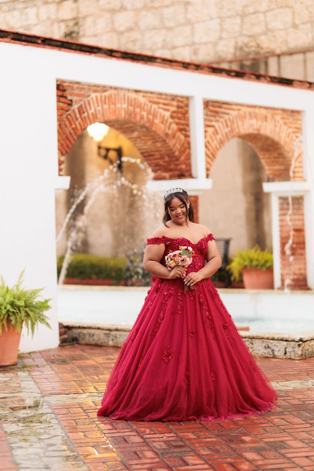 Fotos para quinceaños en la zona colonial de santo domingo, sesion de fotos ideas con vestido rojo para quinceañeras,sesión profesional.