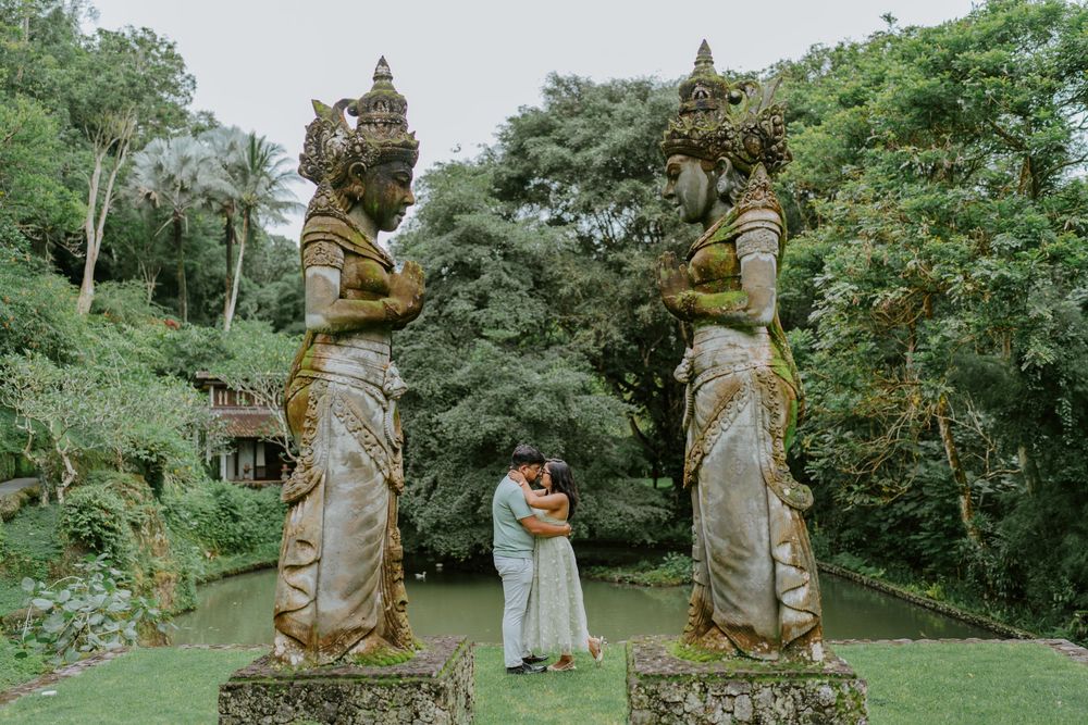 Couple photography at Dua Dari Ubud Bali.