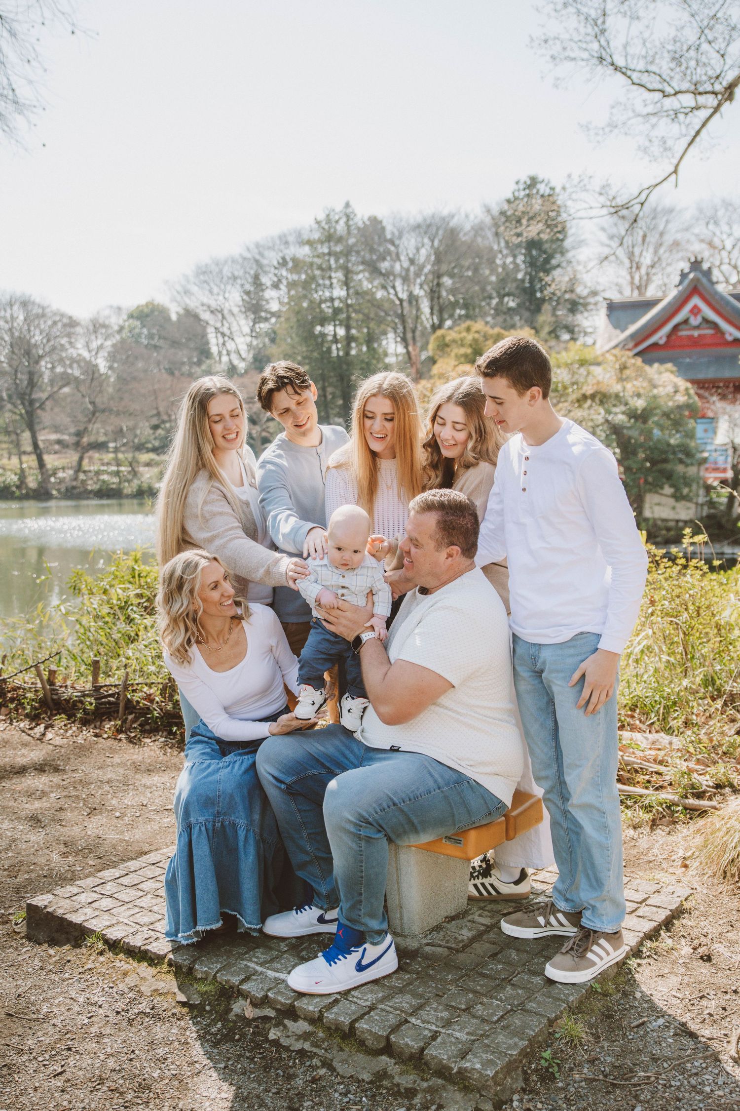 Extended family photography session in Inokashira Park