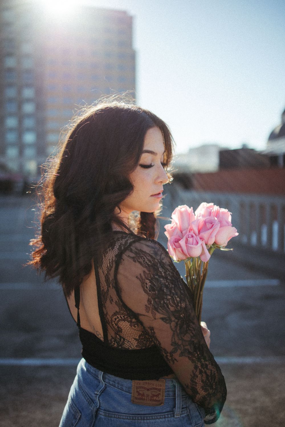 Abby Flaig Photography-Lifestyle creative portraits rooftop in downtown Sacramento. Young adult female model portraits. Northern California.